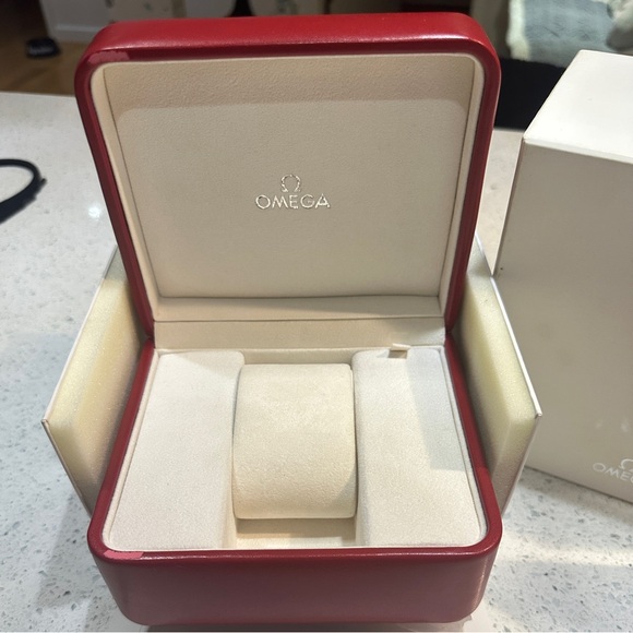 Omega Red Operating Instructions Booklet - Picture 2 of 5